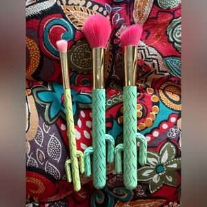 Tarte Cactus Makeup Brush Set - Mint Green and Hot Pink